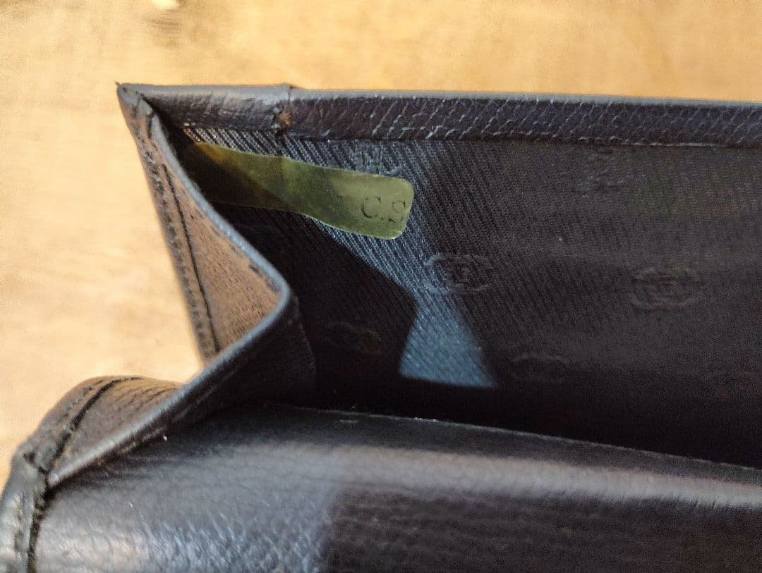 鑑定済CHANEL ブラックレザー 折り財布 チェーン付きシャネルフランス製