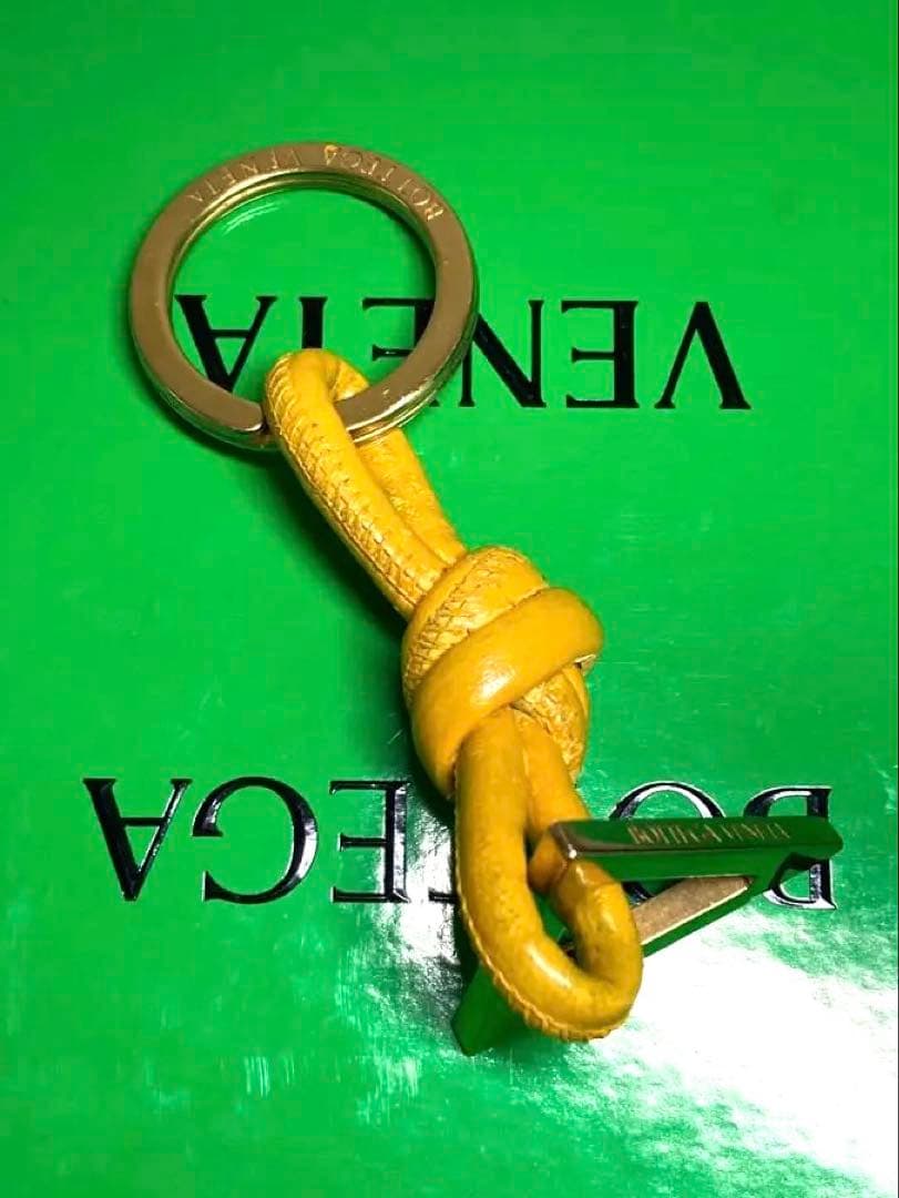 ボッテガヴェネタ レザー ゴールド金具 トライアングル キーホルダー チャーム