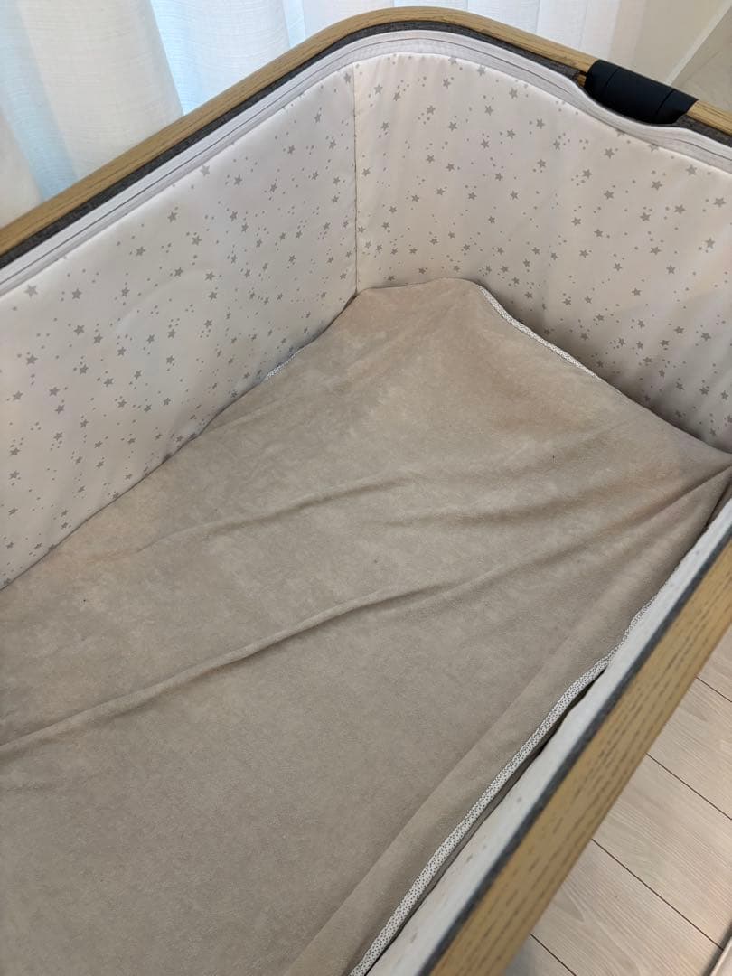 HZDMJ ベビーベッド + IKEAケアマット(シーツ付き)