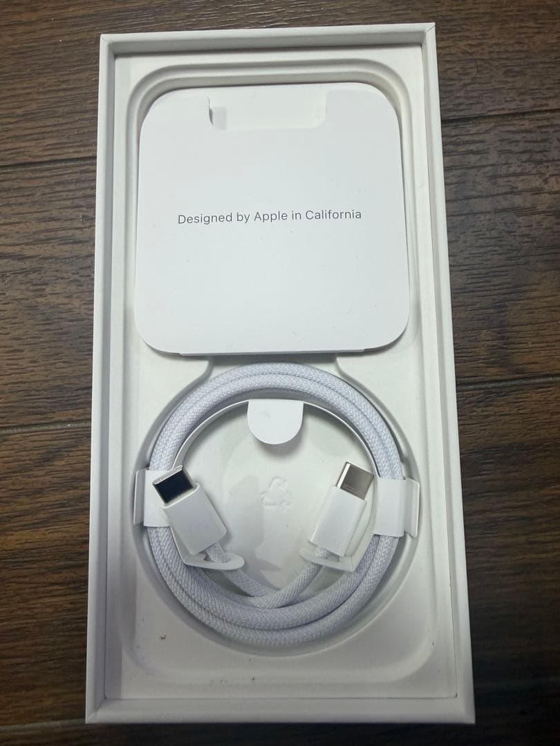 Apple iPhone 15 128GB 少し割れあり