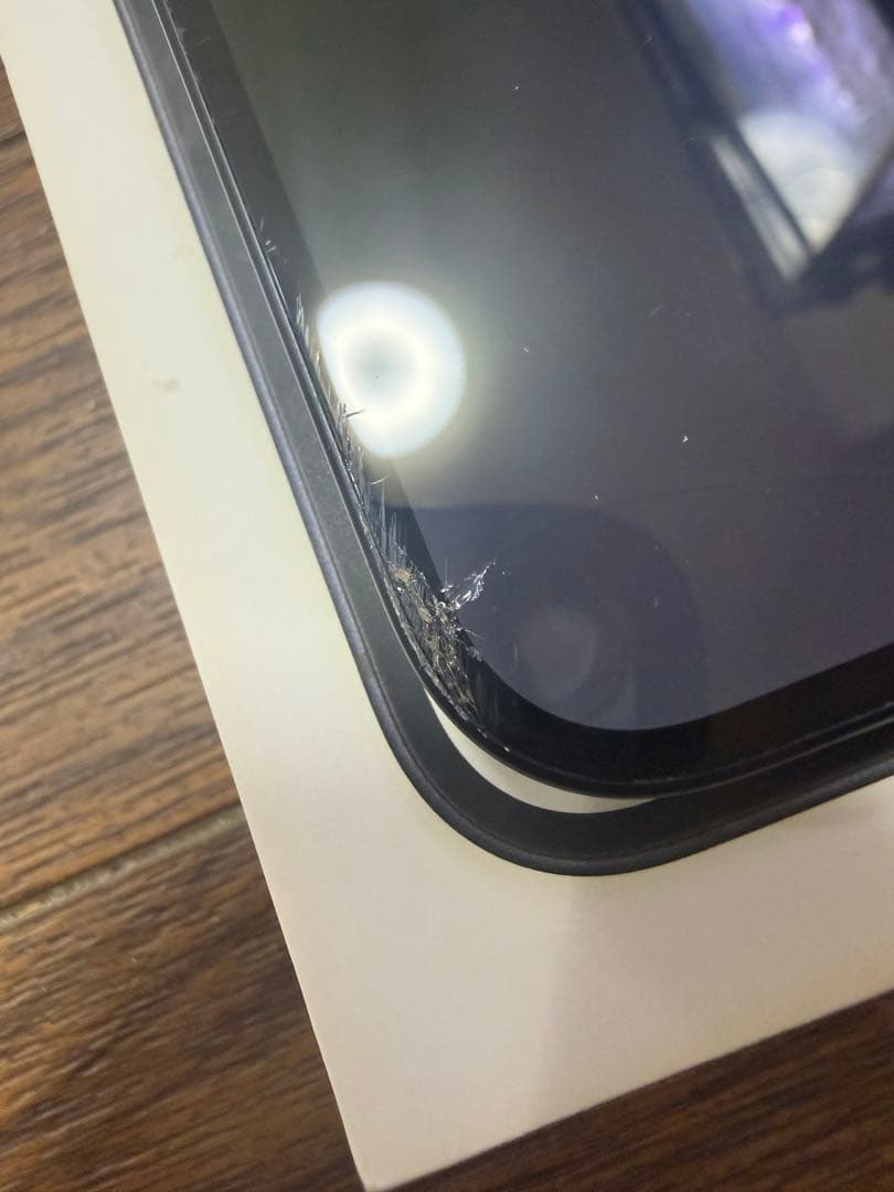 Apple iPhone 15 128GB 少し割れあり