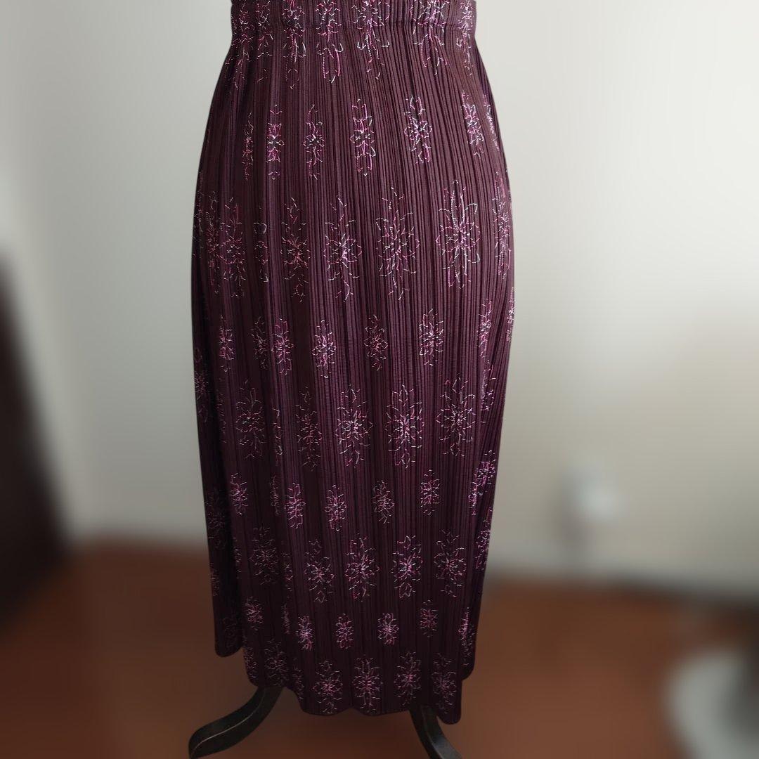 プリーツプリーズ　刺繍スカート