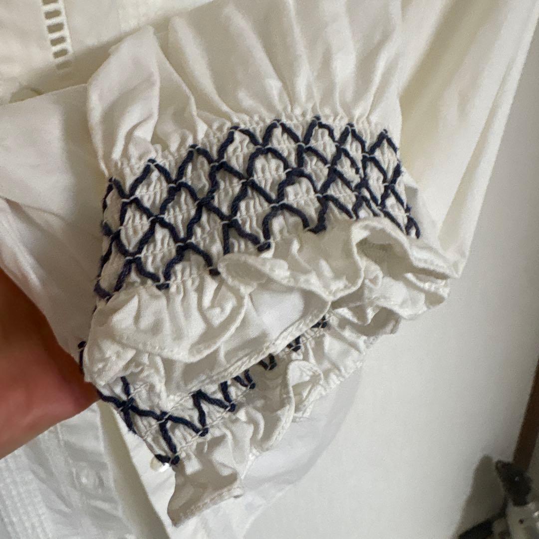 パリジェンヌに大人気のパリ発ブランドセザンヌ（Sézane）スモッキングブラウス