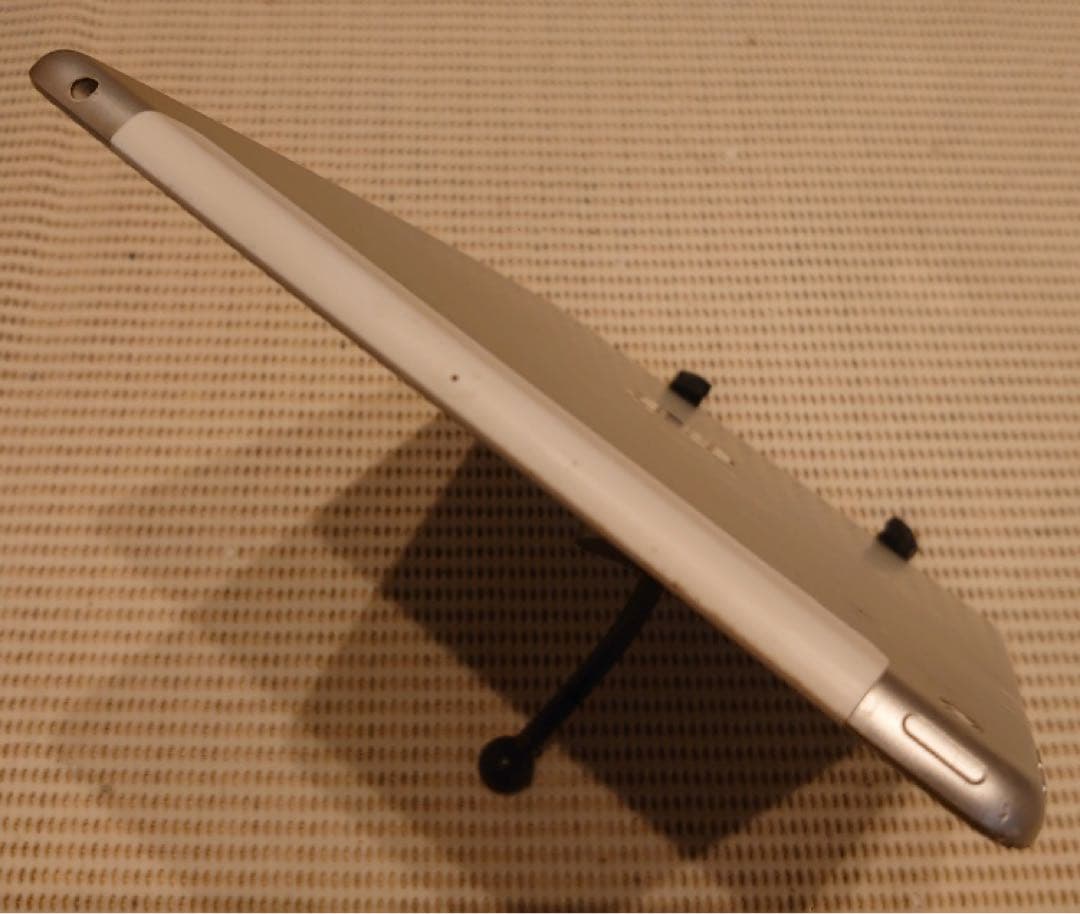 完動品SIMフリーiPad第6世代(A1954)本体32GB送料込GJF8D