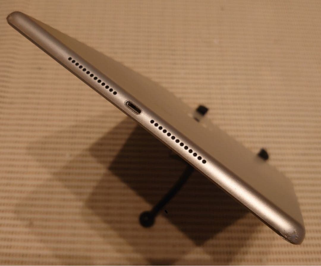 完動品SIMフリーiPad第6世代(A1954)本体32GB送料込GJF8D