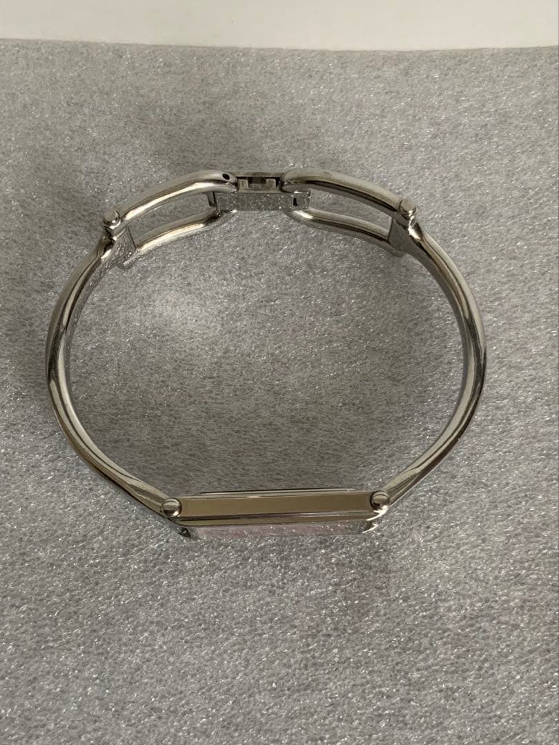 t GUCCI 1500L スクエア　ピンクシェル　バングルウォッチ中古品