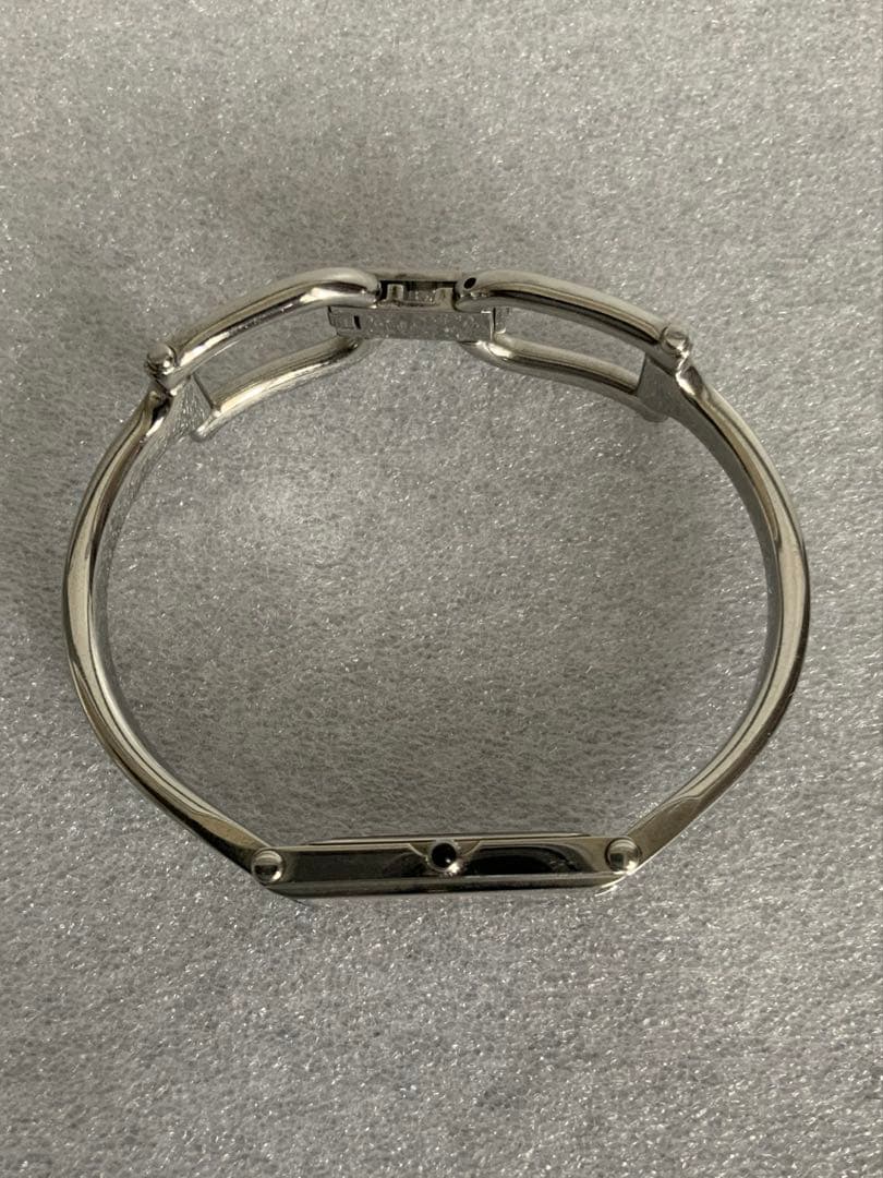t GUCCI 1500L スクエア　ピンクシェル　バングルウォッチ中古品