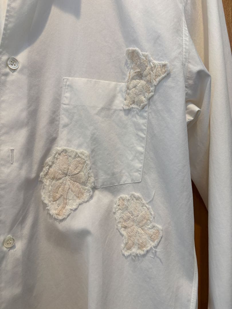 コムデギャルソンシャツ　ホワイト 刺繍入り 長袖シャツ　メンズSサイズ