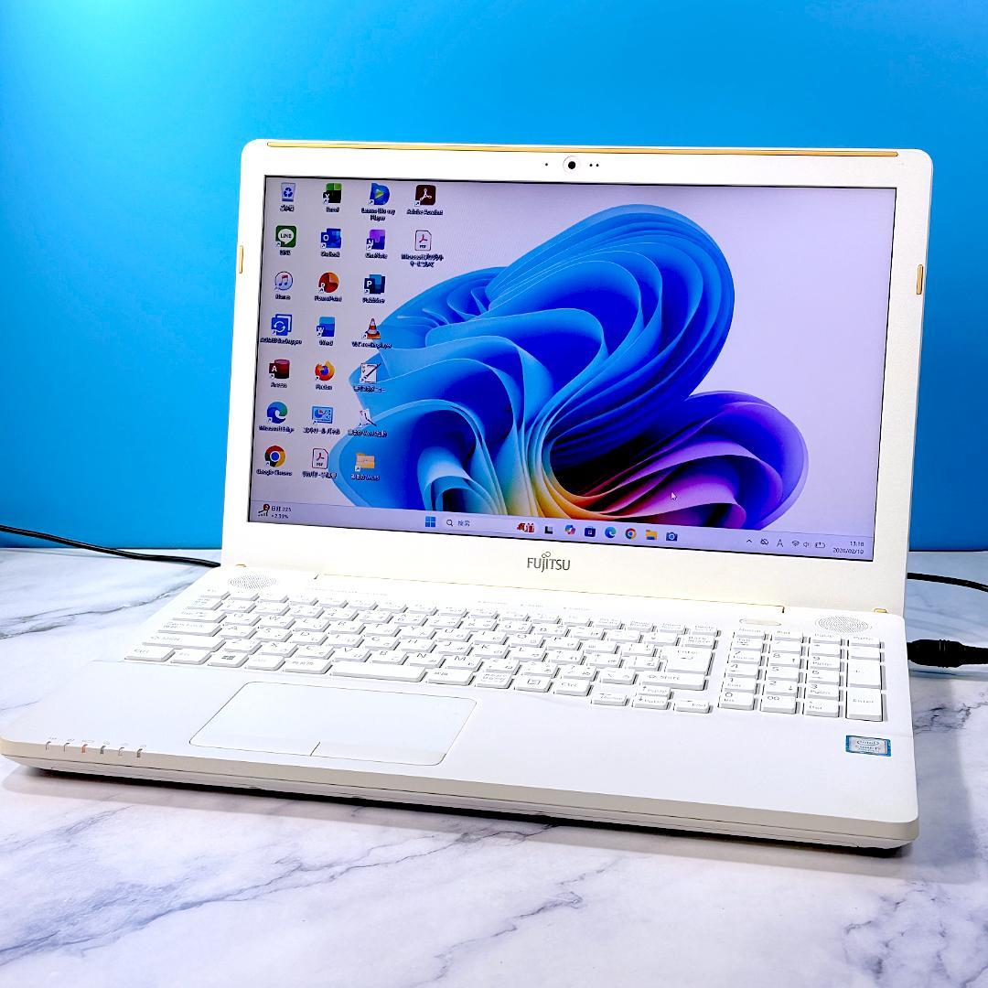 美品☆Corei7・8GB・SSD・MSOffice付 ホワイト ノートパソコン