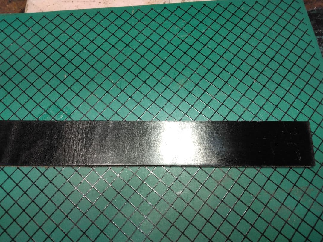 Fellows昭南ベンズレザースタッズベルトニッケル&ブラス　アクアブルー