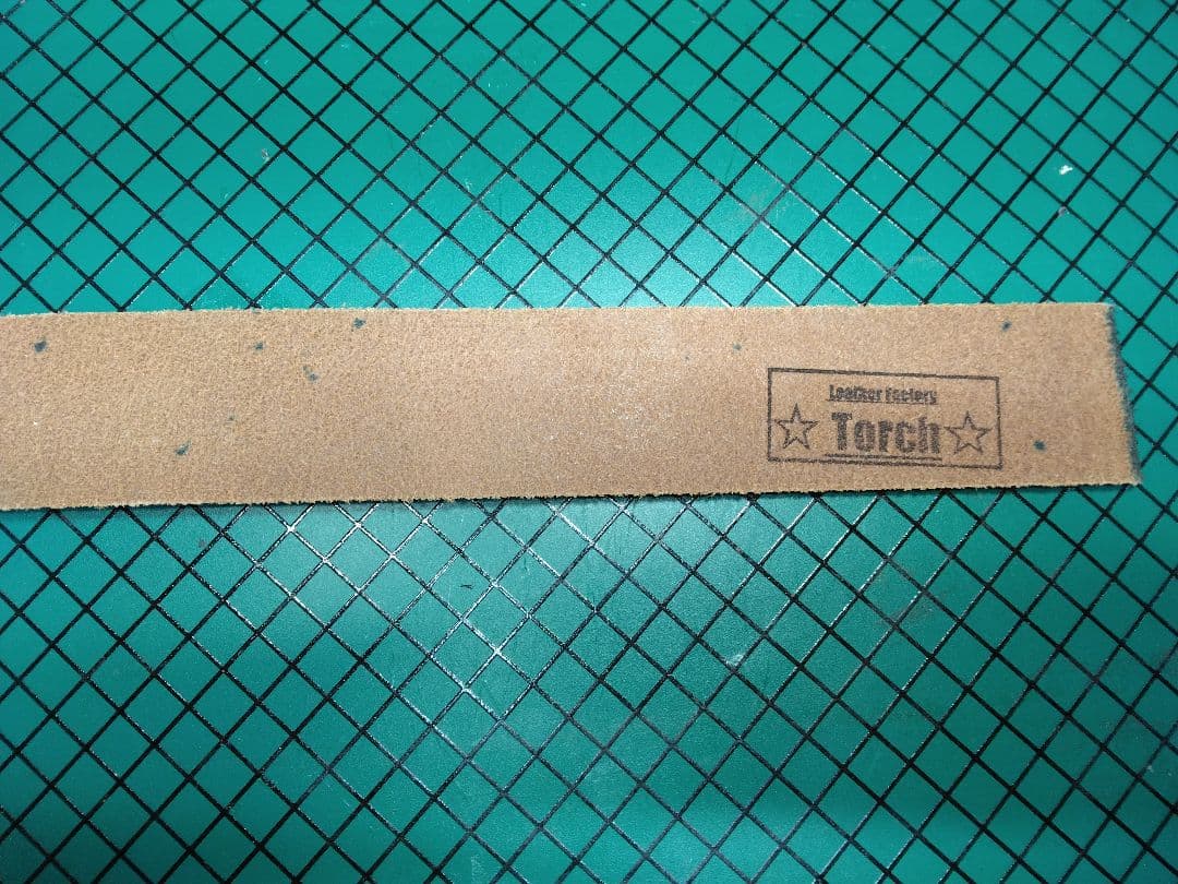 Fellows昭南ベンズレザースタッズベルトニッケル&ブラス　アクアブルー