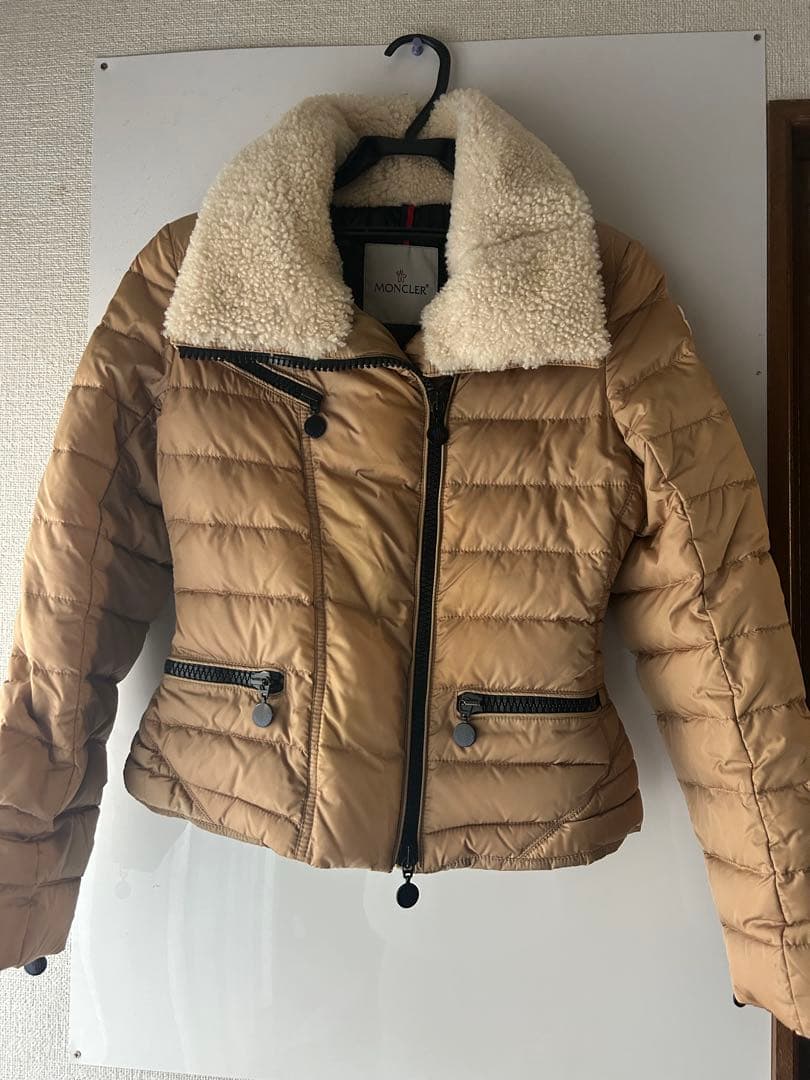 【ラスト3時間セール！】MONCLER ベージュ ダウンジャケット