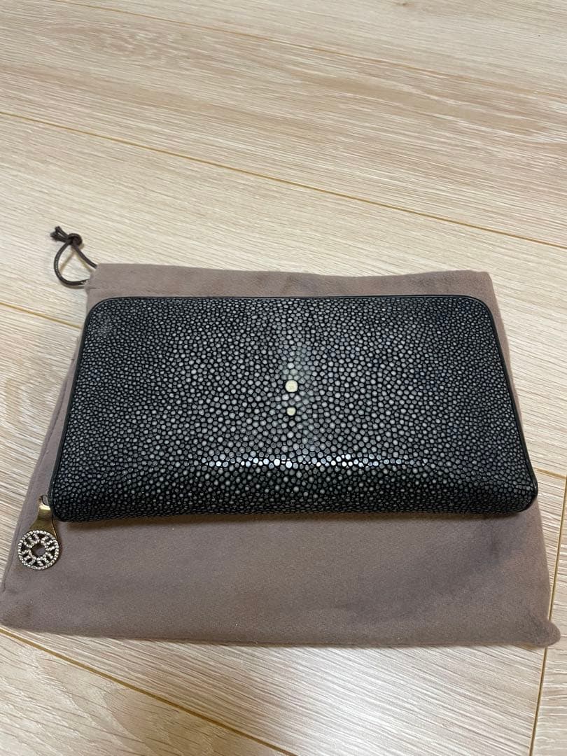 本日特別値引き中！muta ガルーシャ・LARGE ZIP 長財布