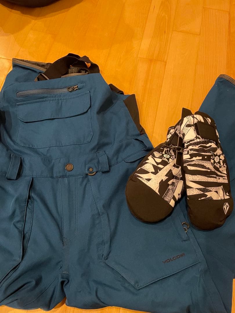 ボルコムビブパンツ&グローブセット！！VOLCOM