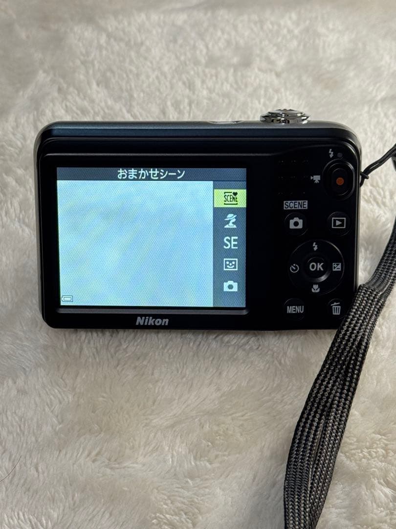 ニコンCoolpix A10 コンデジ（乾電池式）