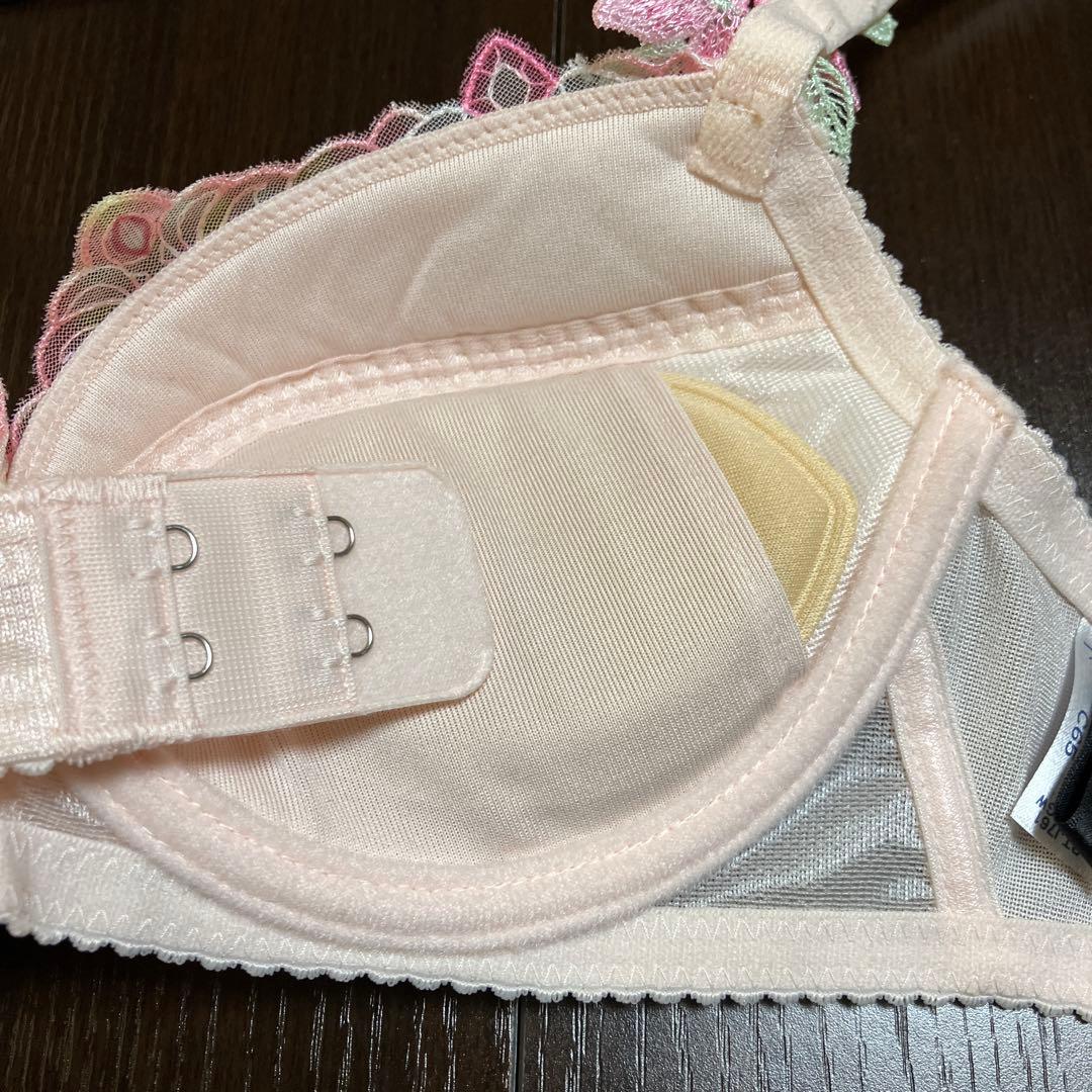 ワコール　サルート61g リボンブラ　C65