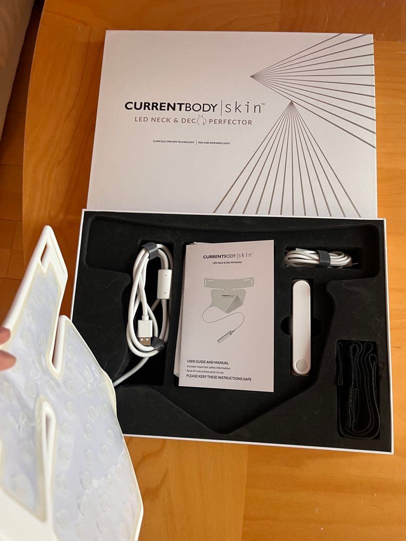 ボディ・フェイスケア CURRENTBODY LED NECK & DEC PERFECTOR
