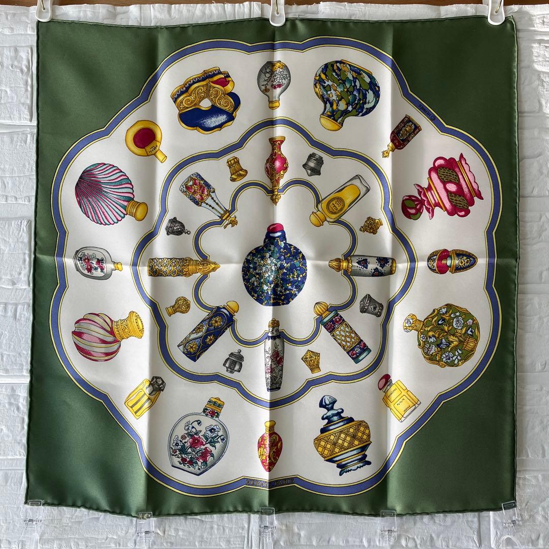 HERMES　エルメス　ハンカチーフ　プチカレ　シルク　香水瓶柄　4809