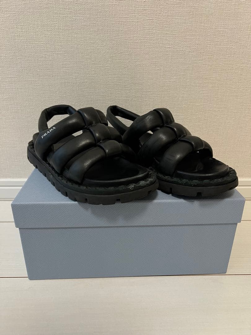 PRADA ブラックレザーサンダル