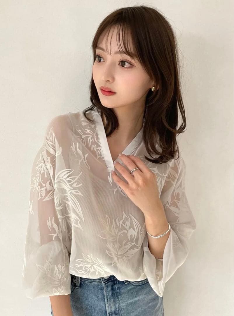 スキッパーネックオパールブラウス エクリュ アニュアンス