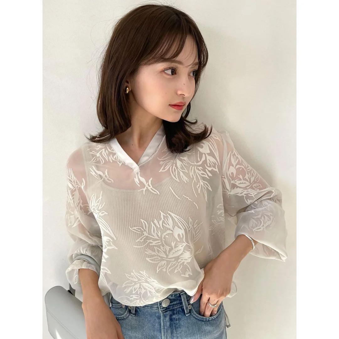 スキッパーネックオパールブラウス エクリュ アニュアンス