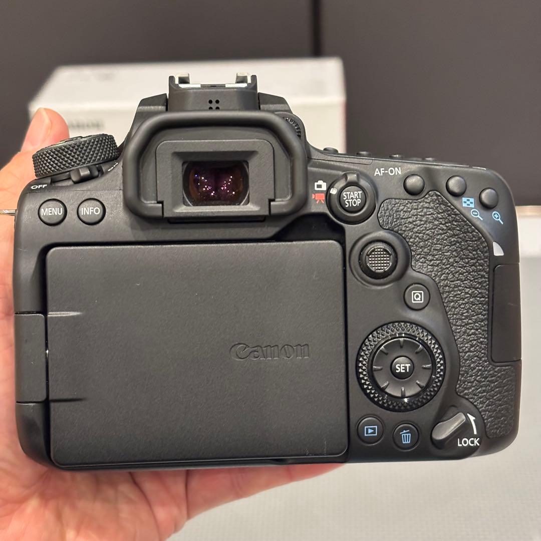 【極美品】Canon EOS 90D ボディ　ショット数2000未満