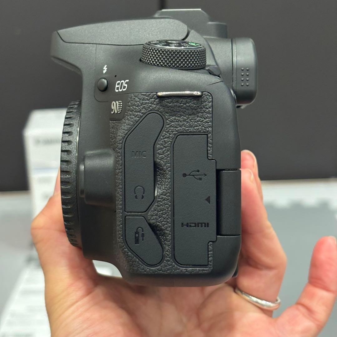 【極美品】Canon EOS 90D ボディ　ショット数2000未満