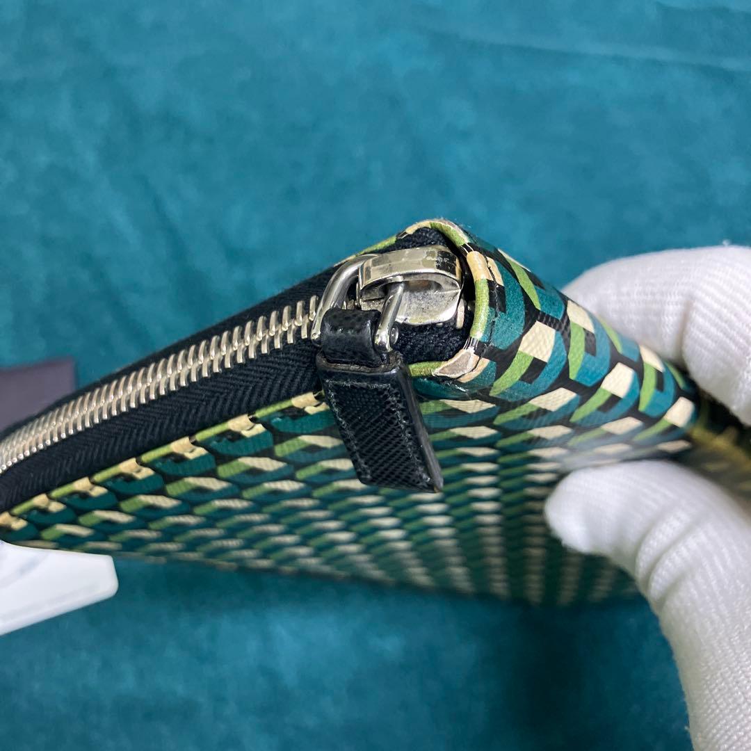 PRADA 幾何学模様 長財布