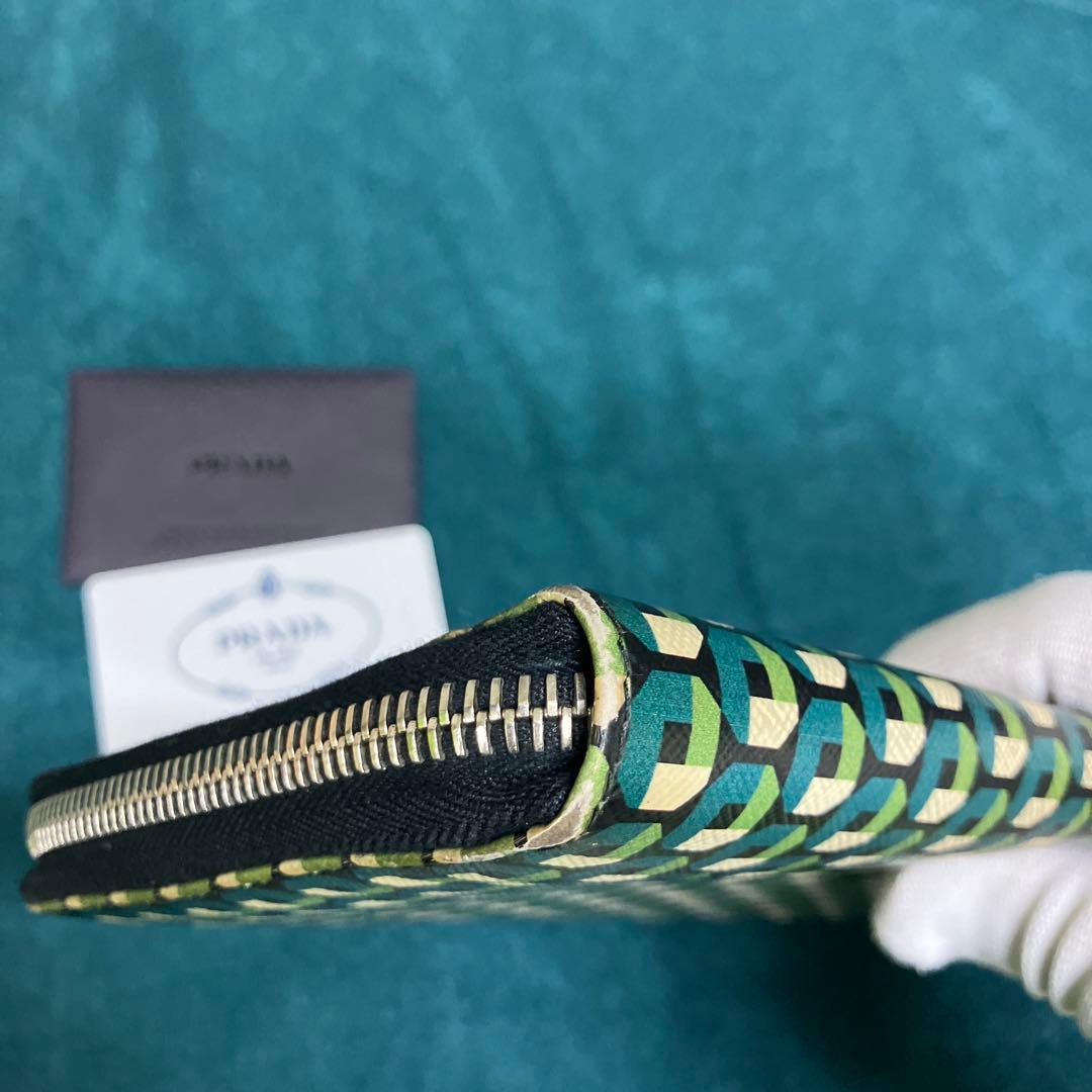 PRADA 幾何学模様 長財布