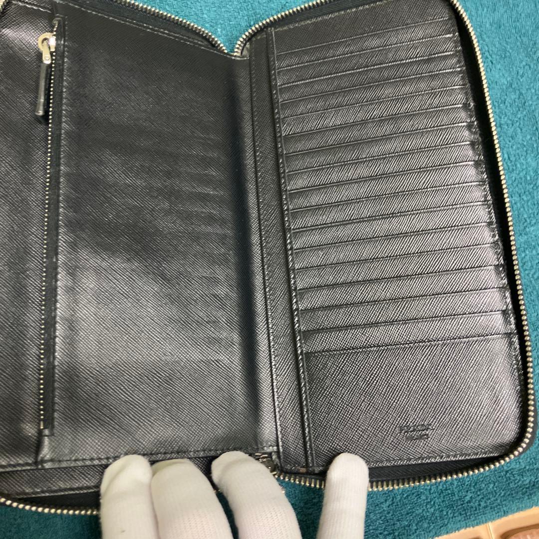 PRADA 幾何学模様 長財布