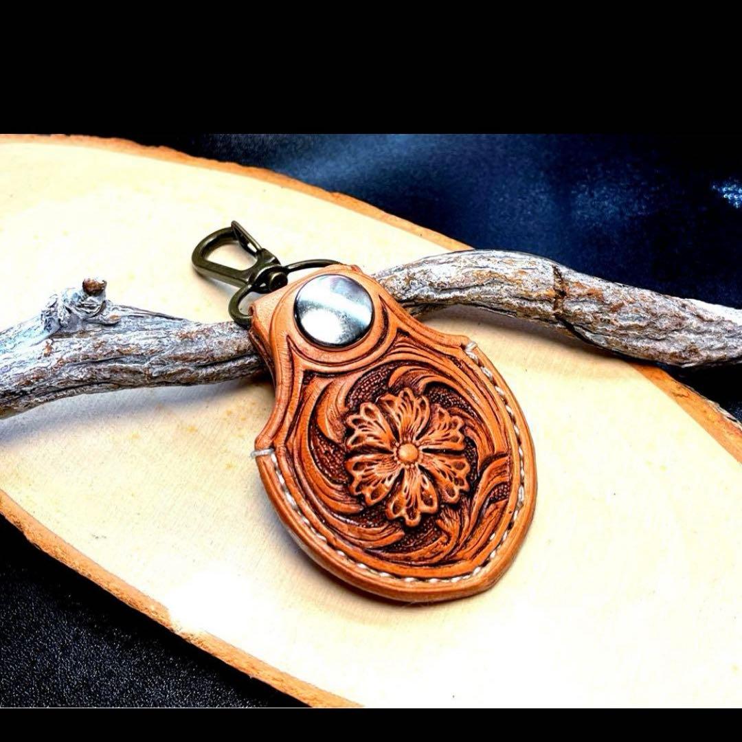 ☆しぇりー☆様オーダー　レザーカービング AirTagケース2点