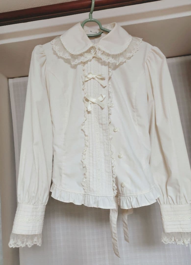 d*7様 イノセントワールド　レースフリル　タックブラウス