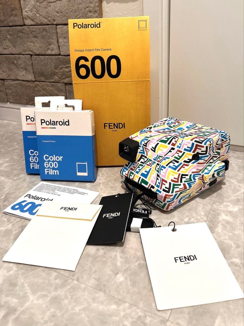 チェキ　限定　　fendi×polaroid フェンディ　カメラ