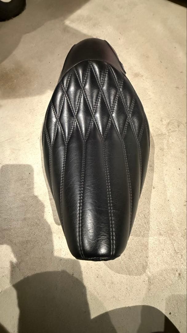 Diabolus バイクシートブラック ダイヤモンドステッチ　　　レブル 250