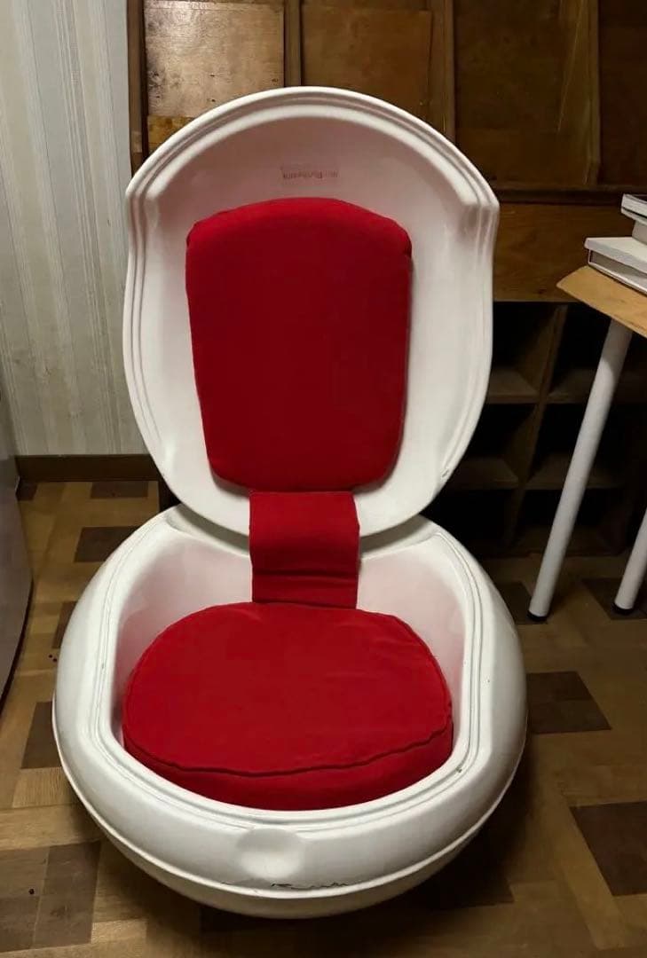 Peter Ghyczyガーデンエッグチェア。