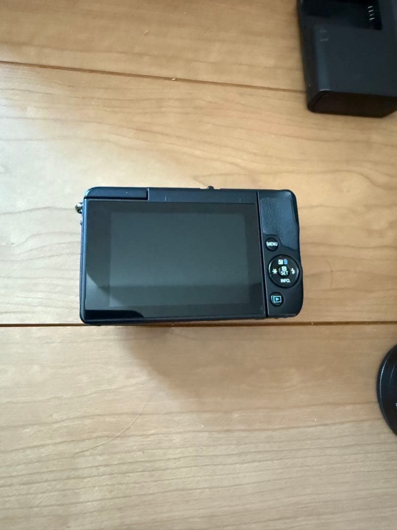 Canon EOS M 10 ミラーレス一眼カメラ 本体とレンズセット