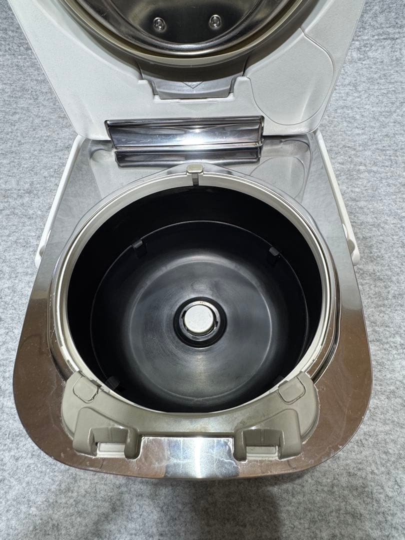 (極美品) パナソニック 炊飯器 圧力IH式 SR-PW108-W