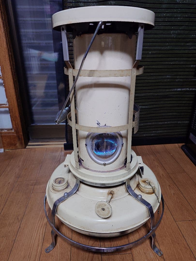 古〜いアラジン石油ストーブ