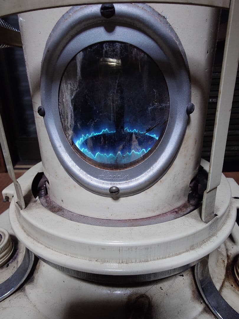 古〜いアラジン石油ストーブ