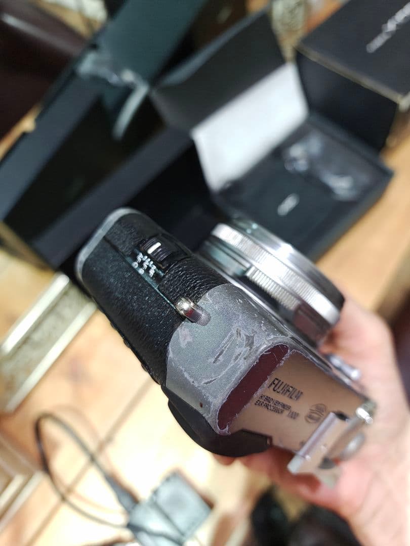 Fujifilm X100 コンパクトデジタルカメラ 箱 充電器バッテリー3個付