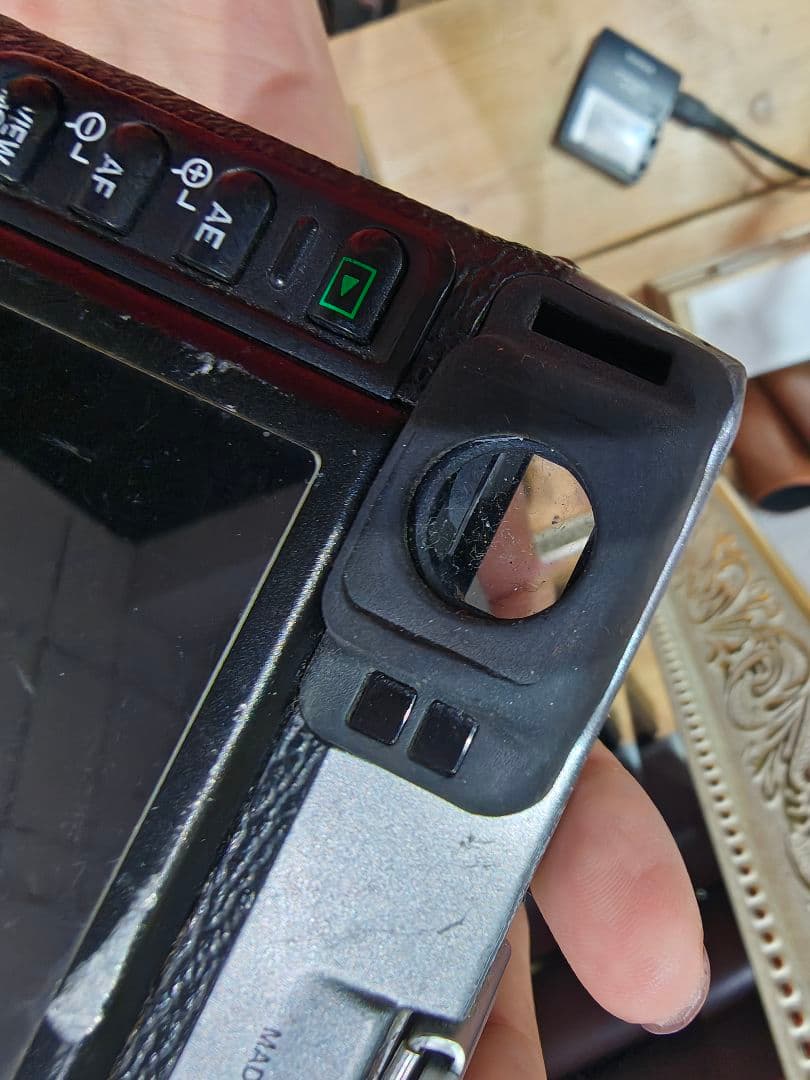 Fujifilm X100 コンパクトデジタルカメラ 箱 充電器バッテリー3個付