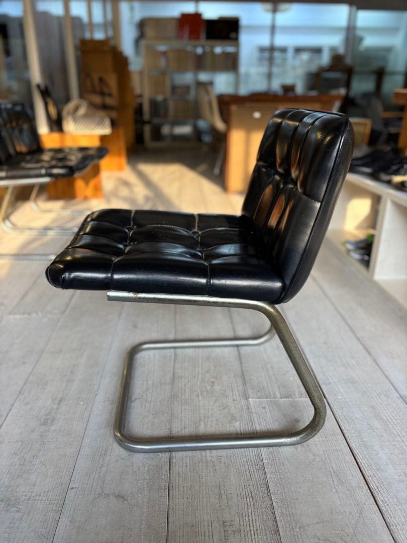 黒い皮革の椅子　1脚