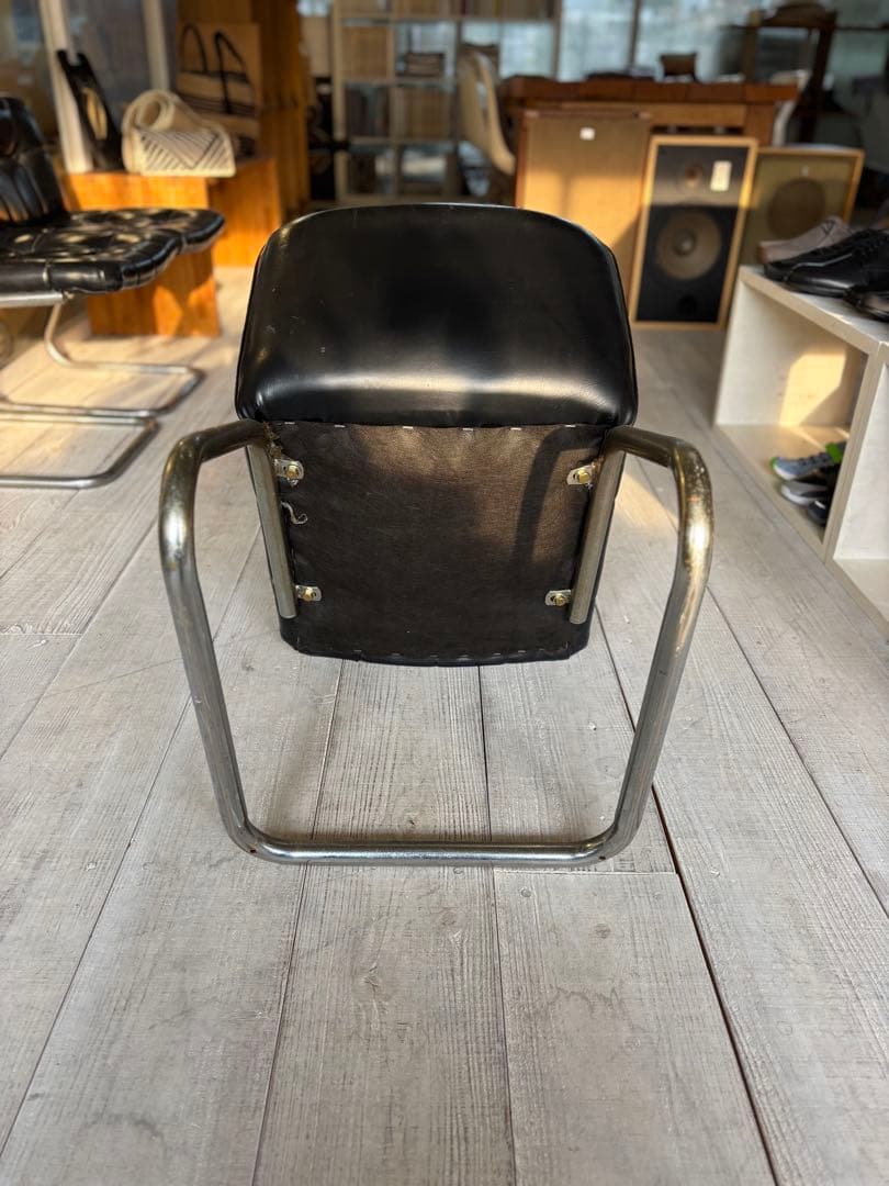 黒い皮革の椅子　1脚