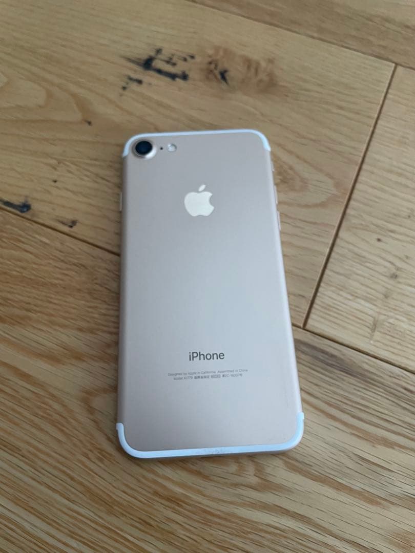 Apple iPhone 7 32GB ＊箱付き