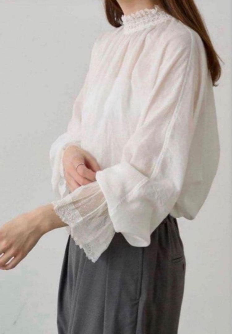 新品未使用　PUAL CE CIN 襟袖レースプチハイネックブラウス