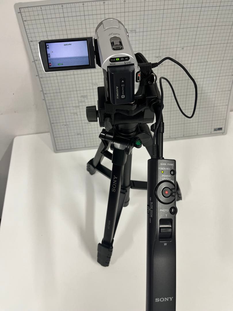 SONY HDR-CX370V ビデオカメラとSONYの三脚、ケース、大容量電池