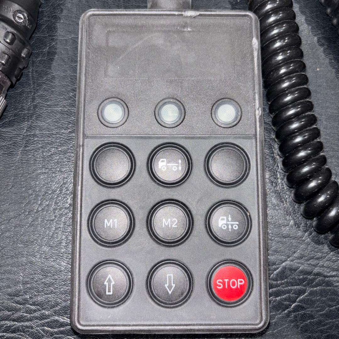 【いすゞ純正部品】 いすゞ エアサスコントローラー　(日野　ふそう　UD共通)