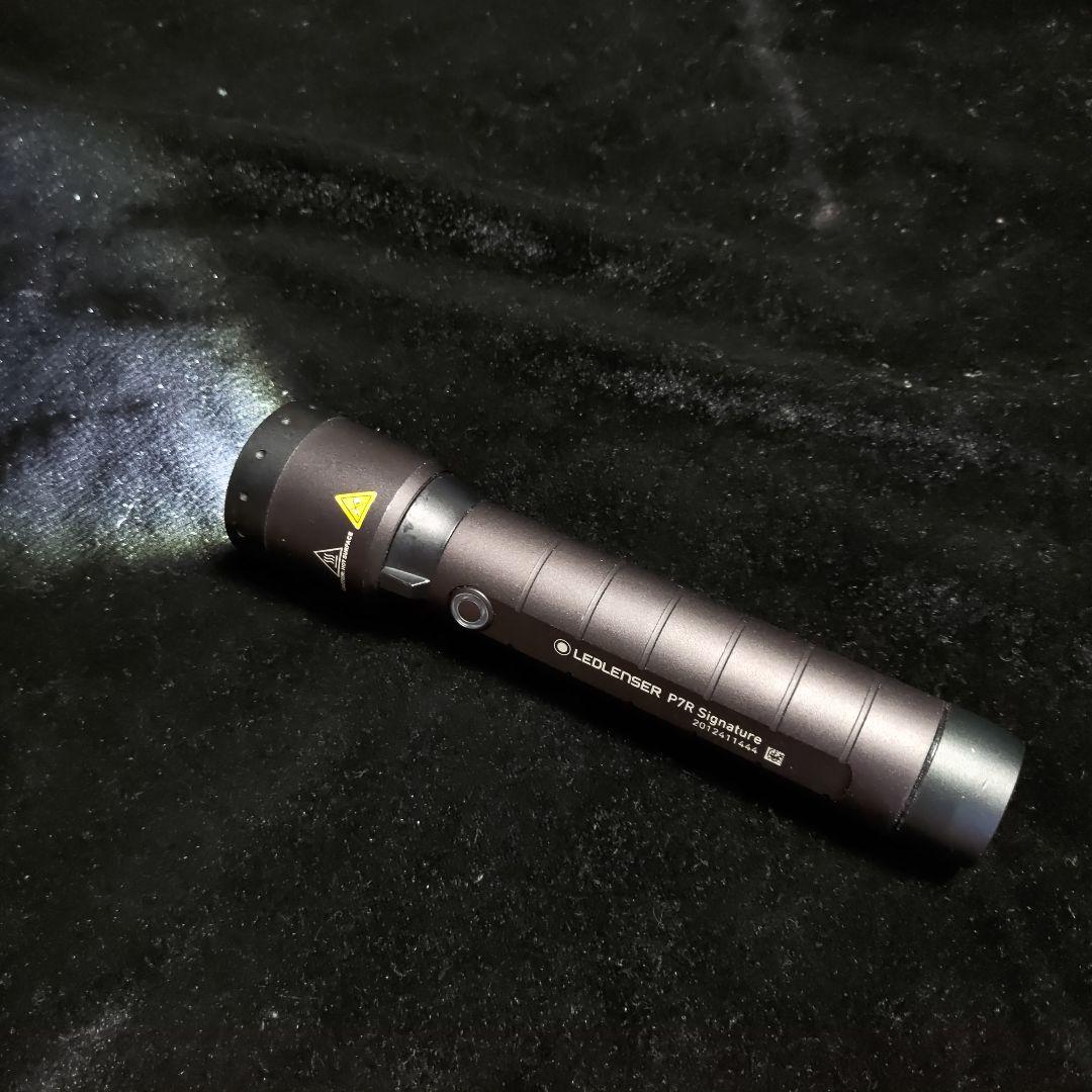 LED LENSER P7R Signature 懐中電灯