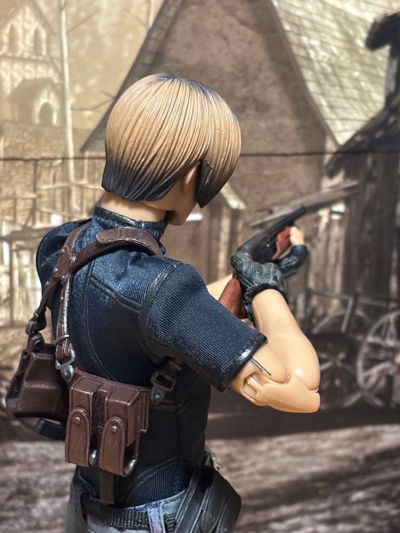 ホットトイズ　バイオハザード４　レオン　HOT TOYS RE4 バイオ４