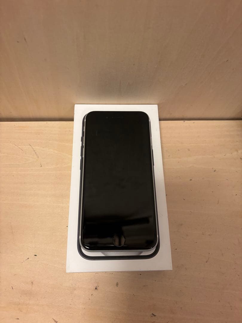 iPhone se se2 第二世代　アイフォン　ホワイト